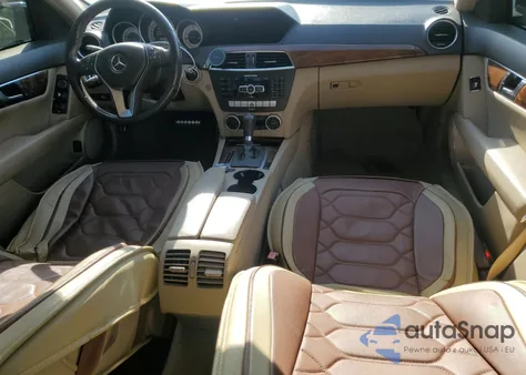 2012 Mercedes-Benz C 250 из США, поврежденный, VIN WDDGF4HB5CR203255